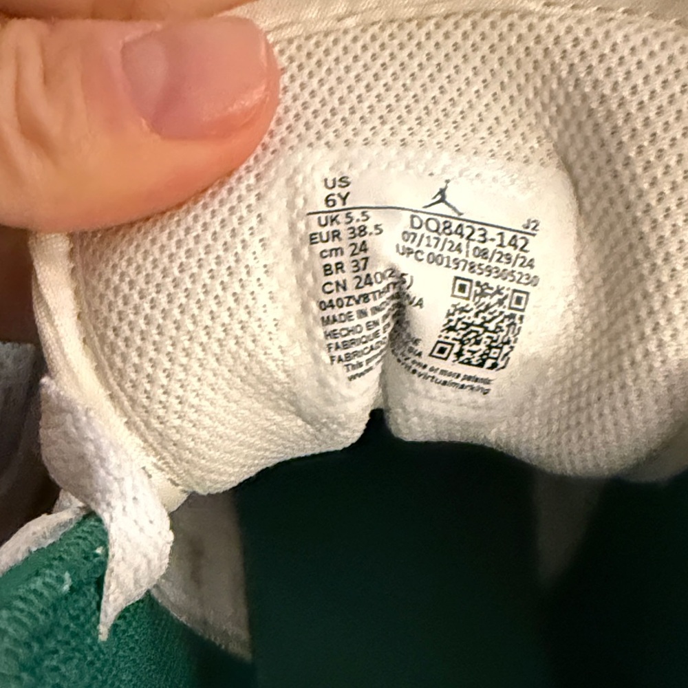 Nike Kids Sneakers - White and Green - Picture 2 of 4